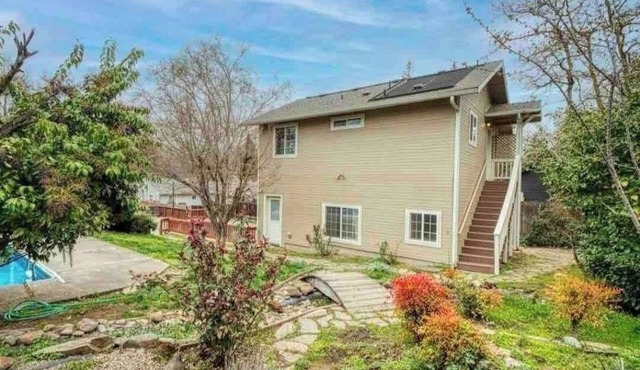 Cozy Condo in East Medford w/Pool and Hot Tub