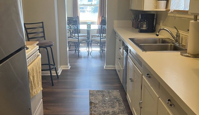 Cozy Cottage 2 Blocks from Tasting Rooms & Best Restaurants
