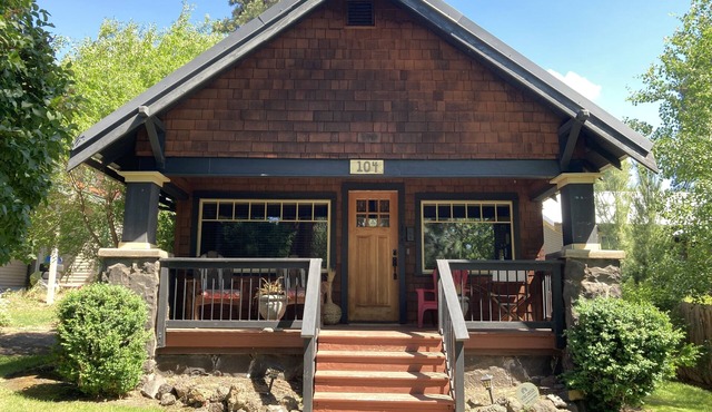 Cozy Downtown Craftsman with firepit, yard, & covered porch - walk to breweries
