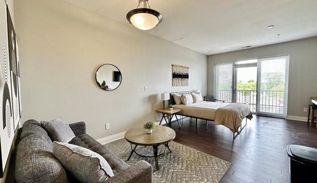Cozy Downtown Loft with Balcony