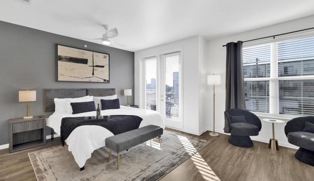 Cozy Flat with Pool, Gym, and Stunning City Views