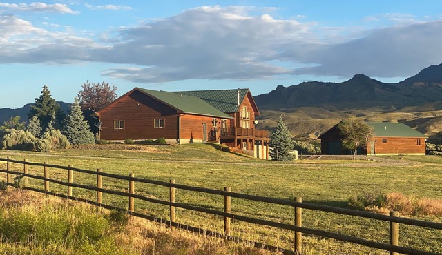 Cozy Guest House on the Road to Yellowstone!
