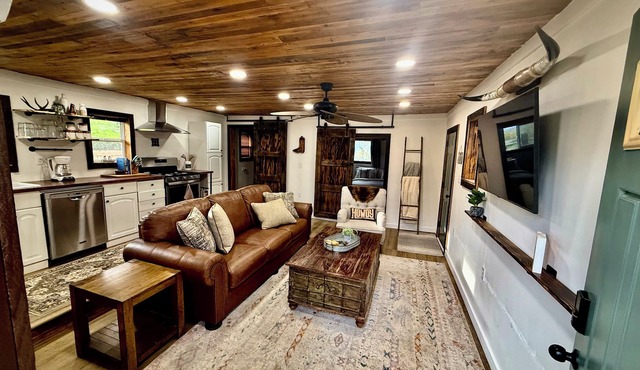 Cozy & Historic, Pet Friendly Farm Stay