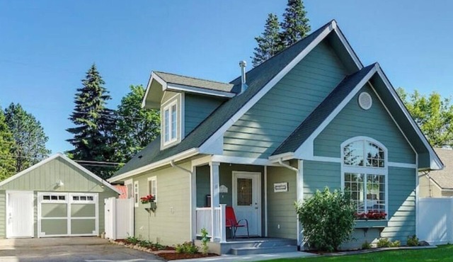 Cozy Home 1 Mile to Downtown CDA & Lake – King Beds and an EV Charger!