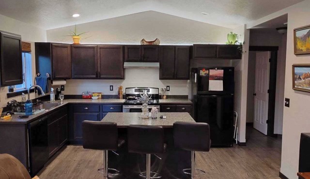 Cozy House minutes from the water, close to Silverwood Theme Park.nn