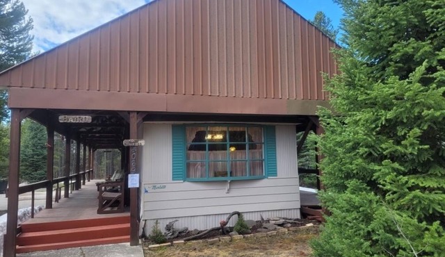 Cozy Island Park retreat close to Yellowstone