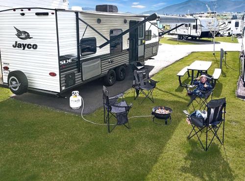 Cozy Jayco Travel Trailer Bungalow with Bunk Beds & Fire Pit Near Lake Chelan – Manson, WA