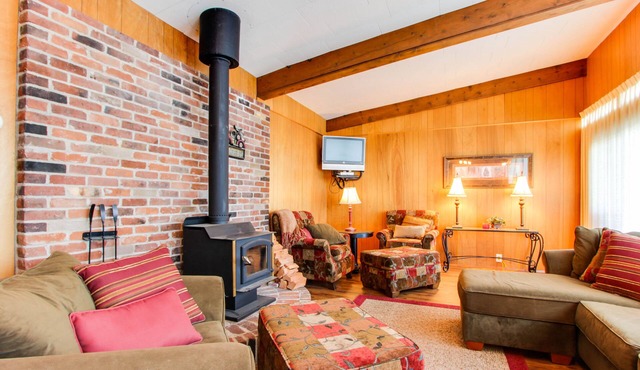 Cozy Lakefront Cabin w/Private Dock & 2 Boat Slips on Lake Coeur d'Alene