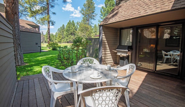 Cozy Lodge close to SHARC with Passes, A/C, Dog Friendly