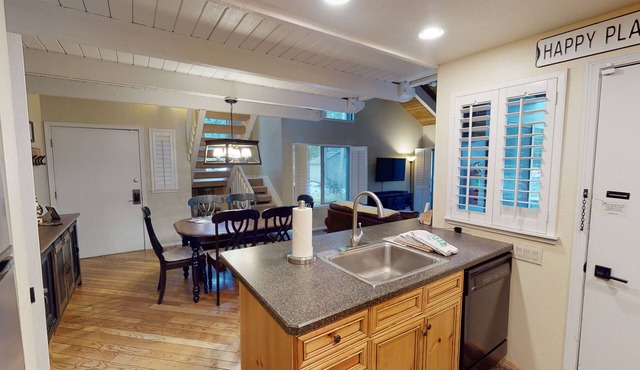 Cozy Lodge Condo with Access to Exclusive Golf