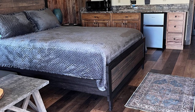 Cozy lodge with 1 bedroom and WiFi, AC in pleasant Gardiner