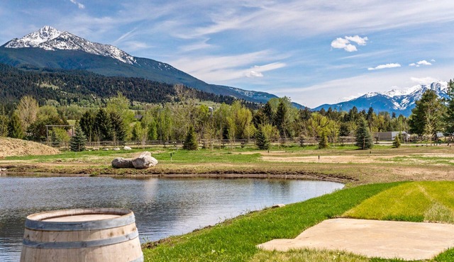Cozy Log Cabin in the Heart of Paradise Valley, Montana