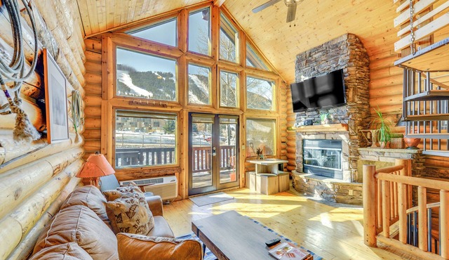 Cozy Mountain Condo Across From Snow King Ski Mtn!