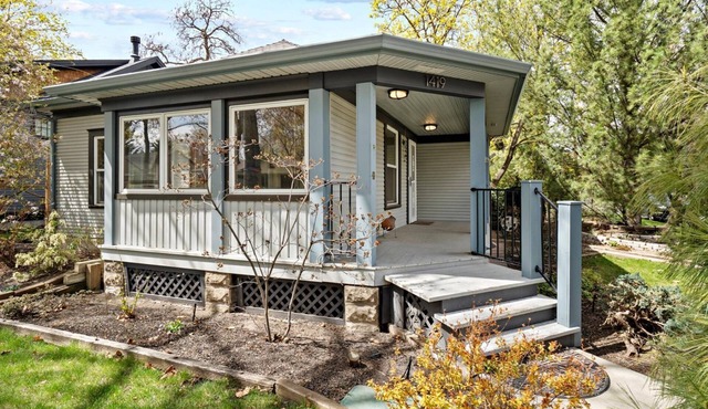 Cozy North End Cottage! Walk the Tree-lined Neighborhood to Hyde Park + Camel's Back Park