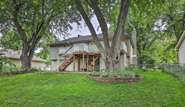 Cozy Omaha Home: Walk to Dining, Pets Welcome