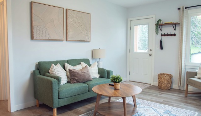 Cozy PNW Cottage 2BR Near Ferry, Base and Waterfront