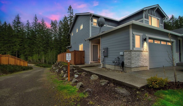 Cozy Private 1BR Suite w/Trails and Amazing Views, Port Orchard