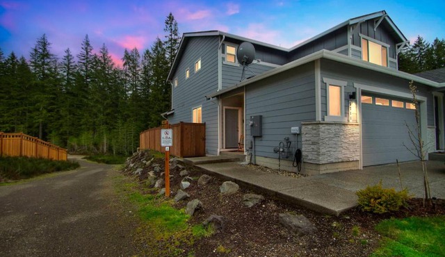 Cozy Private 1BR Suite with Trails and Views, Port Orchard