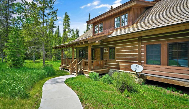 Cozy private cabin with hot tub, and ski in and out