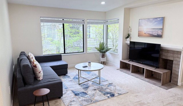 Cozy & Quiet 2-bedroom Condo in DT Bellevue