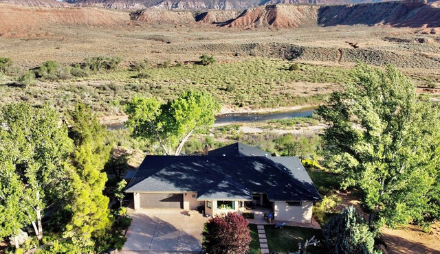Cozy RIVERFRONT Apt, at Zion NP, River Access and Views, Views, Views!