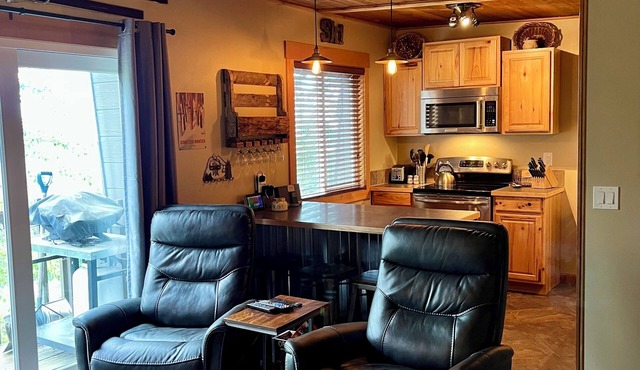 Cozy Schweitzer Condo with Panoramic Mountain Views - Sleeps 6