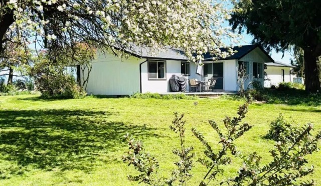 Cozy Skagit Valley Modern Farmhouse Near La Conner, Washington and Anacortes