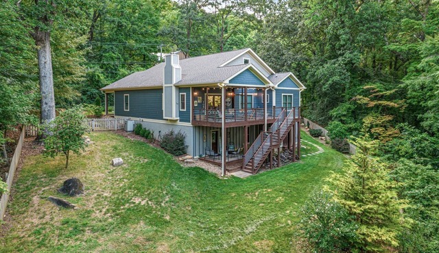 Cozy Spacious Cabin with Beautiful Hiking Trails in Tennessee