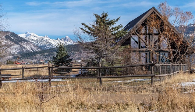 Cozy Teton Cabin