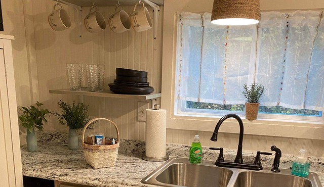 Cozy Tiny Home Quiet 1/1 Close to Riding Trails