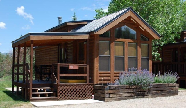 Cozy "Tiny Home" style Cabin Perfect for Couples and Families