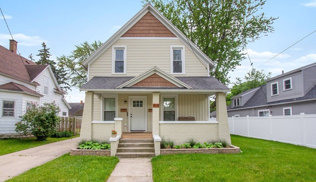Cozy Two Bedroom Second Floor Apartment