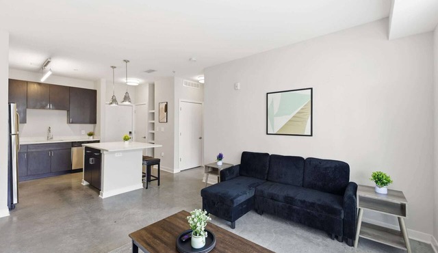 CozySuites | Spacious 2BR Monument Circle with parking