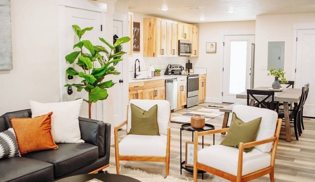 Creekside Cabin Ponderosa-stay with views near Lava