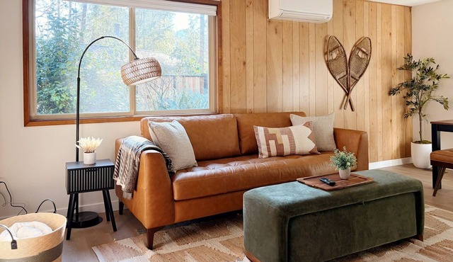 Creekside Cozy Cabin, Hot Tub, Community Pool