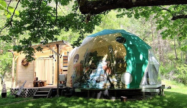 Creekside Geodesic Dome Retreat with Expansive Nature Views in Jacksonville, Oregon