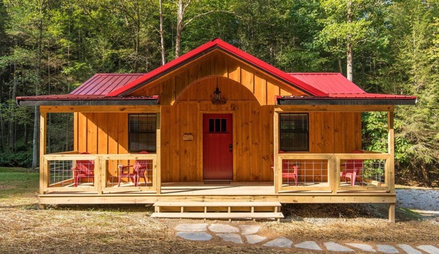 Creeksong - Firepit, WiFi, Creek View, Private Hiking, 4 mins to Natural Bridge