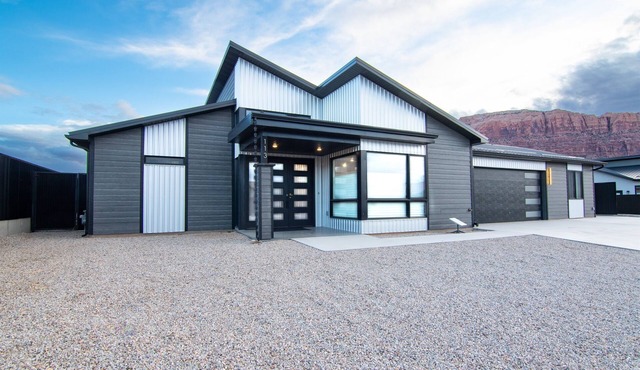 Crimson Place - Moab Home with a Private Pool!