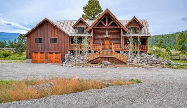 Custom riverfront log home w/hot tub, decks & fireplace