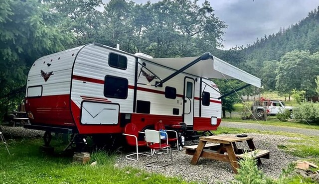Cute 1950's Inspired Retro Large Camper, Idleyld Park, OR