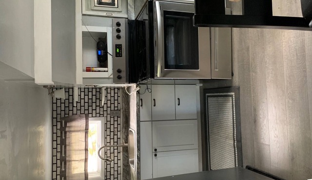 Cute cottage only 8 blocks from downtown!