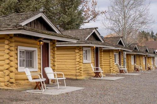 Cute Log Cabin for a Cozy Couples Retreat near Yellowstone in Ashton, Idaho
