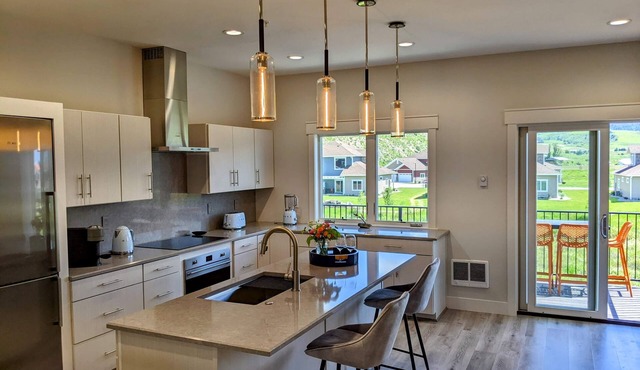 Cutthroat Condo - Mountain View and European Kitchen Close to Spring Creek Ramp