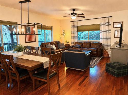 Davis Avenue Luxury Lodge