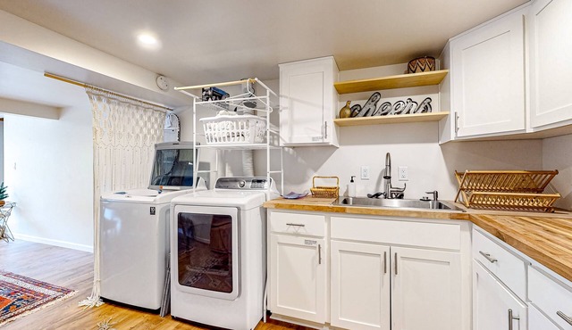 Daylight basement with garden views - near Multnomah Village