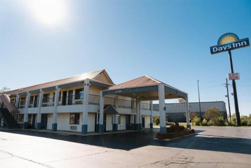 Days Inn by Wyndham Monroe, Louisiana