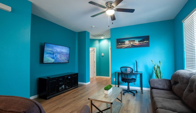 Deluxe Condo with KING Size Bed