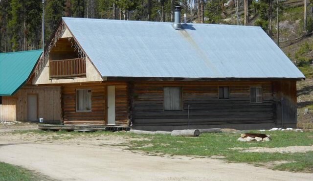 Dixie, Idaho - Log Cabin Vacation Get Away