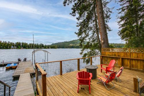 Dock, Decks & Epic View! Sacheen Lake Family Cabin