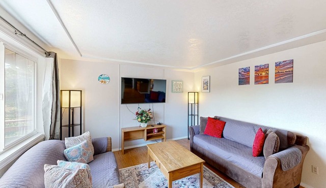 Dog-friendly duplex in the Heart of Nye beach near the beach & downtown